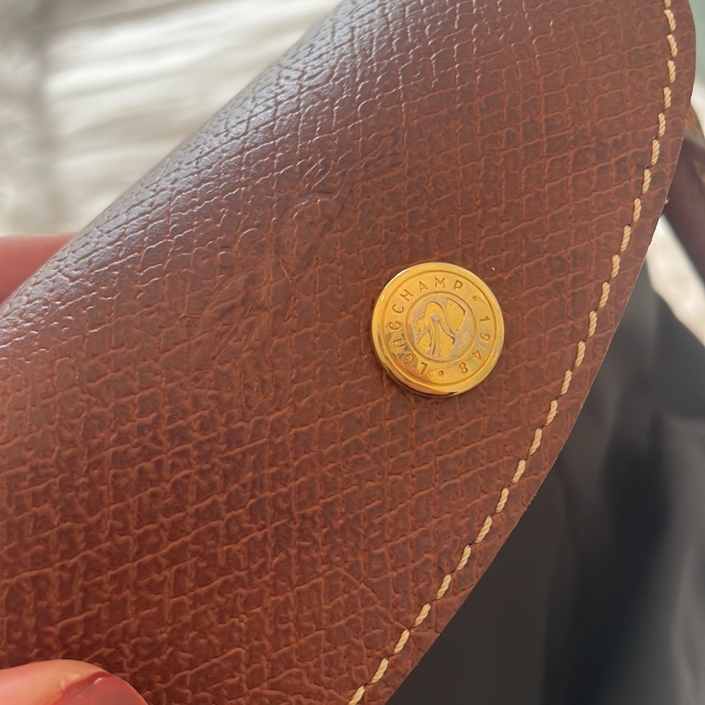 Black and tan longchamp tote - Picture 12 of 15